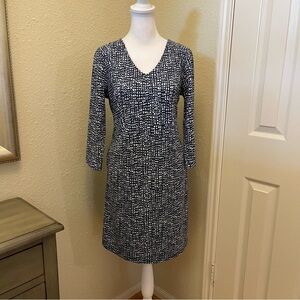 Croft & Barrow Petite Navy White Abstract Print Knit Fitted V-Neck Dress PS